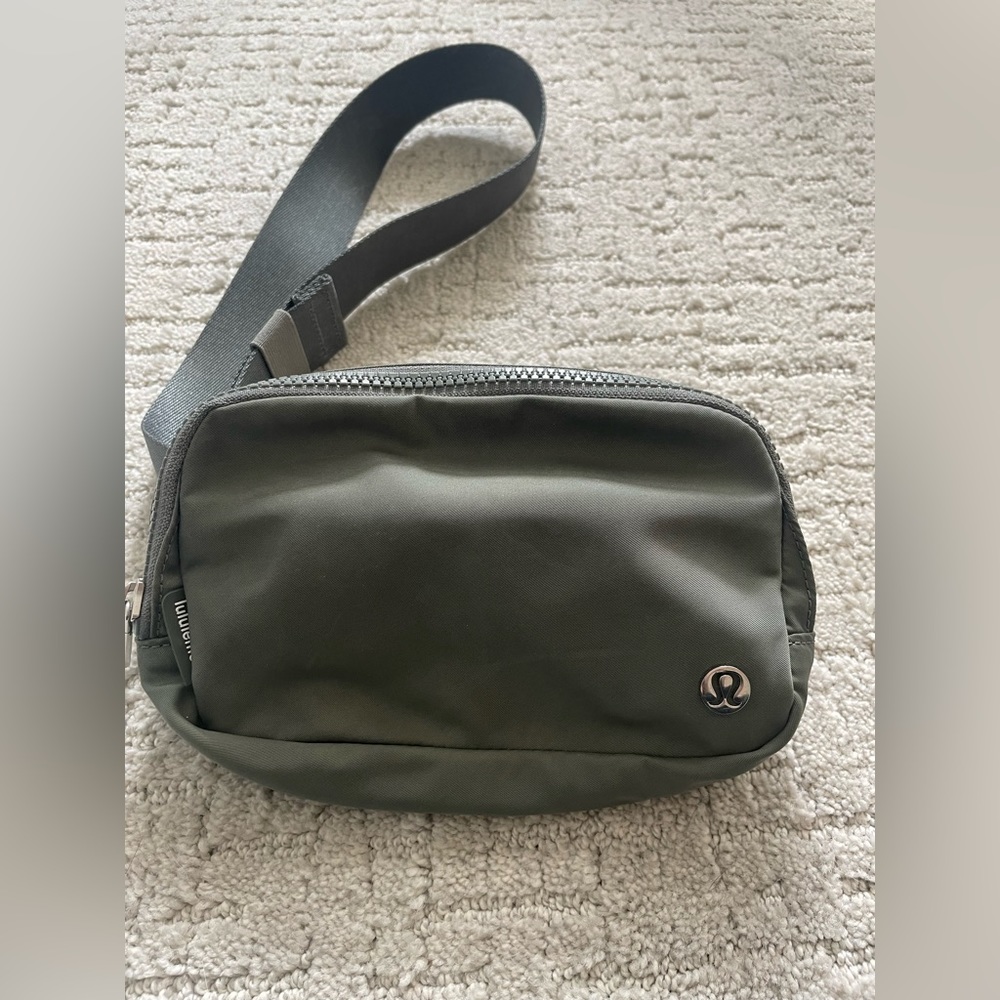 Lululemon everywhere belt bag gray sage